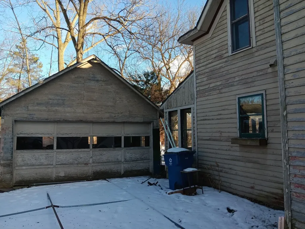 189 S Genesee Street Montrose City MI 48457