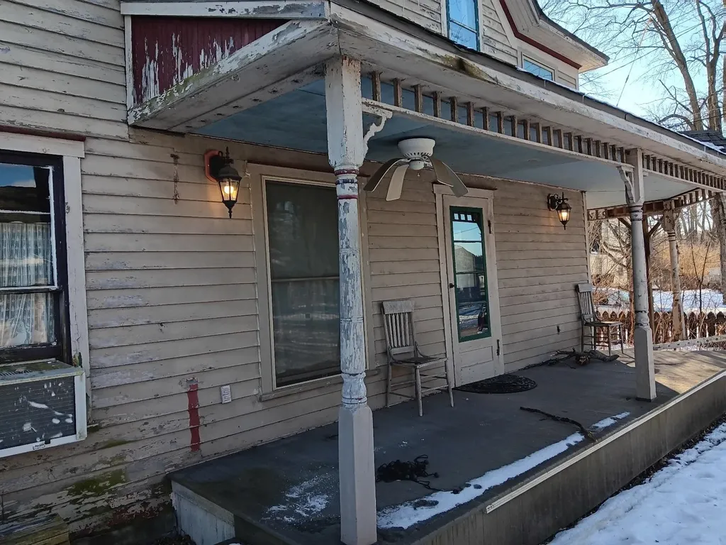 189 S Genesee Street Montrose City MI 48457