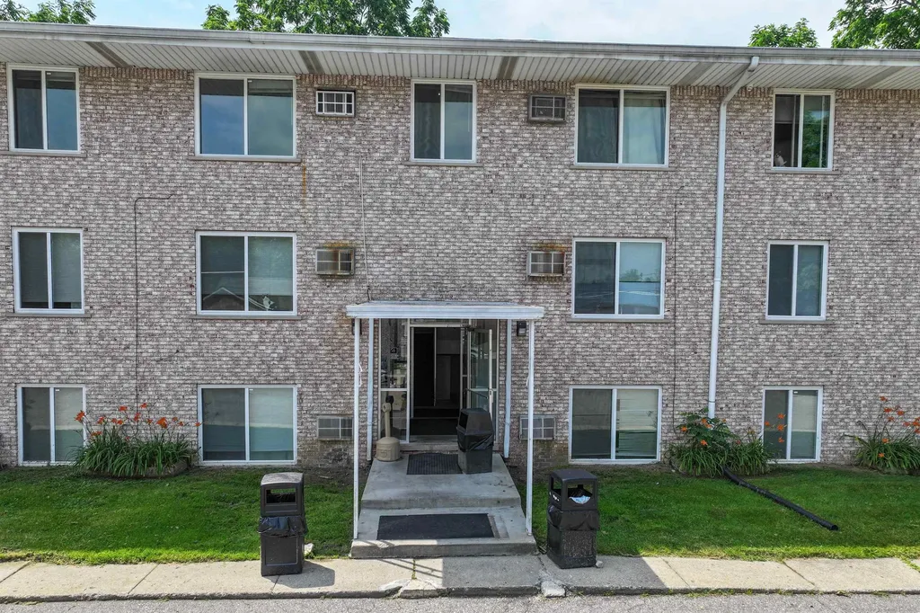 828 North Apt. #17 Street Mt. Morris Township MI 48458