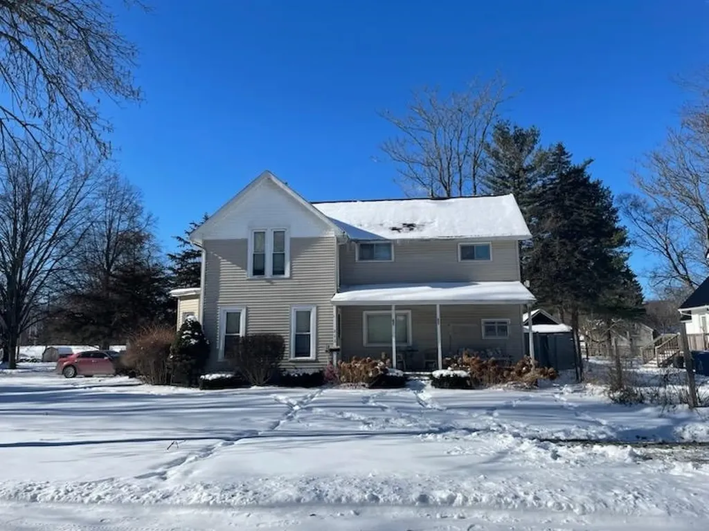 242 S East Street Vassar City MI 48768