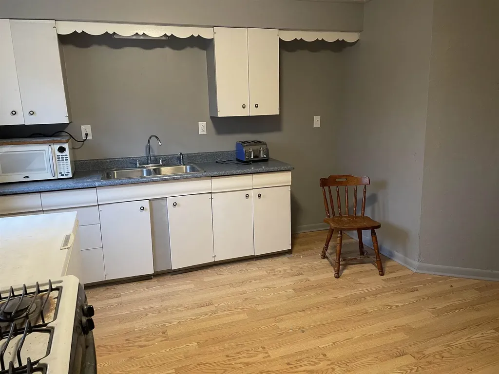 242 S East Street Vassar City MI 48768