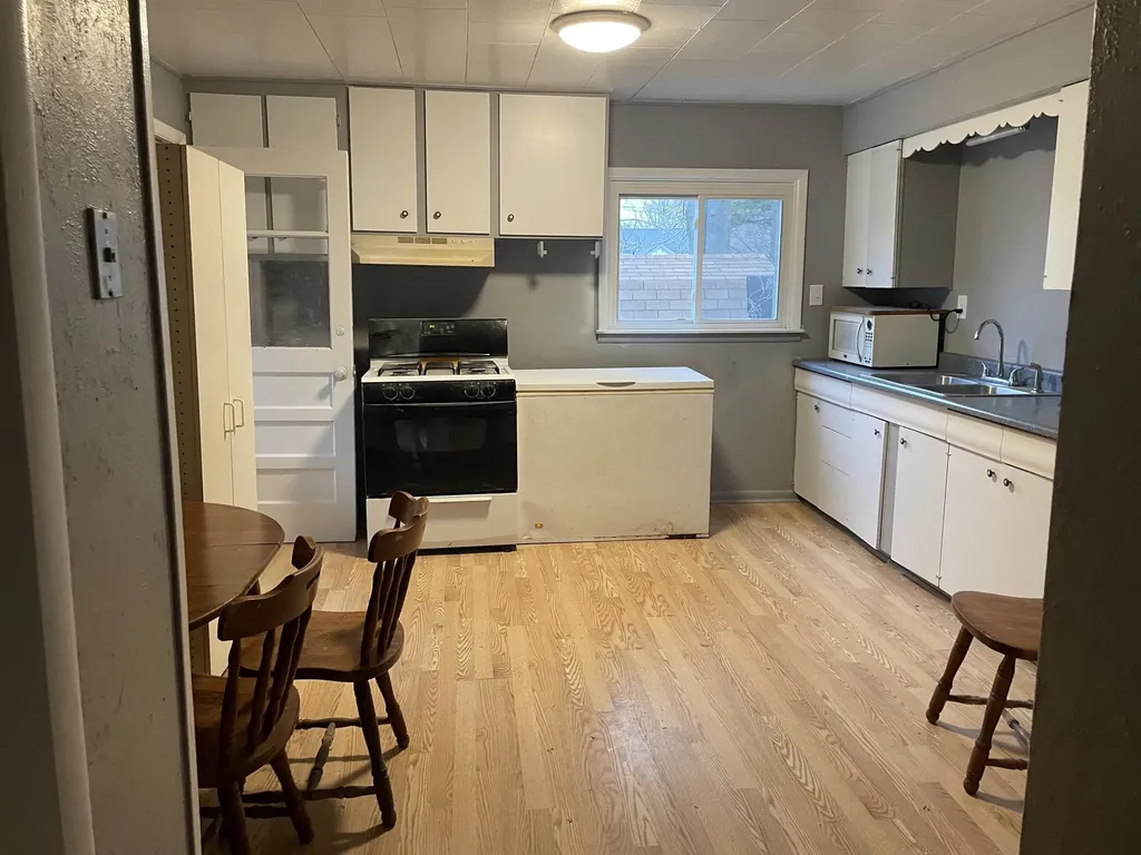 242 S East Street Vassar City MI 48768