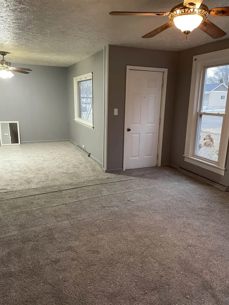 242 S East Street Vassar City MI 48768