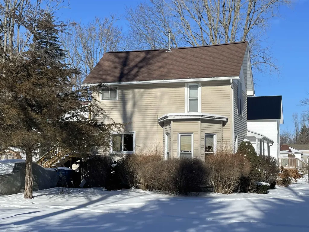 242 S East Street Vassar City MI 48768