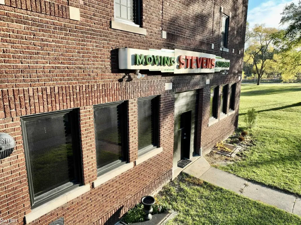 1273 Broadway Boulevard Flint City MI 48506
