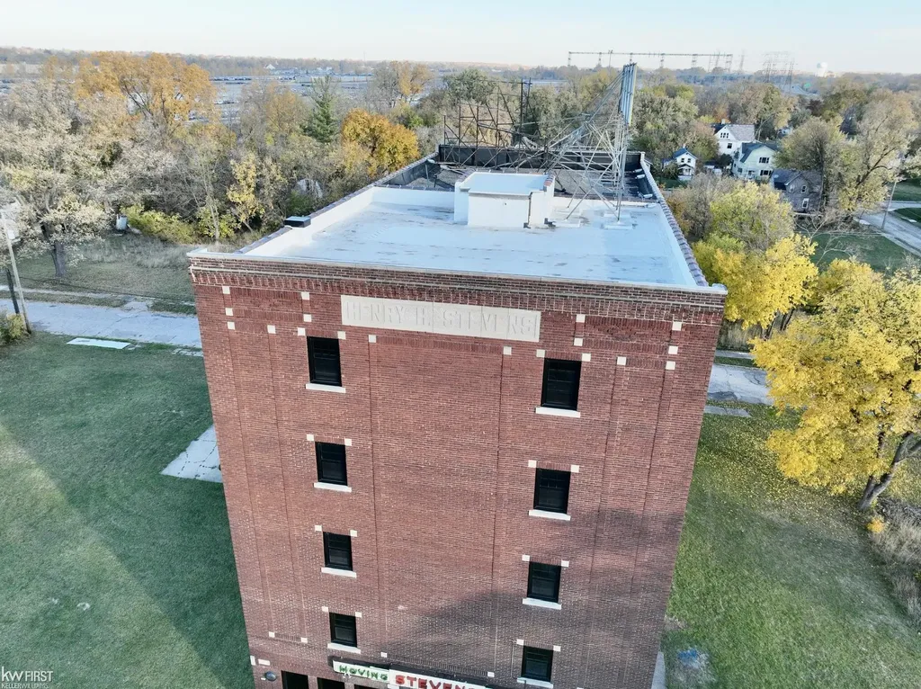 1273 Broadway Boulevard Flint City MI 48506