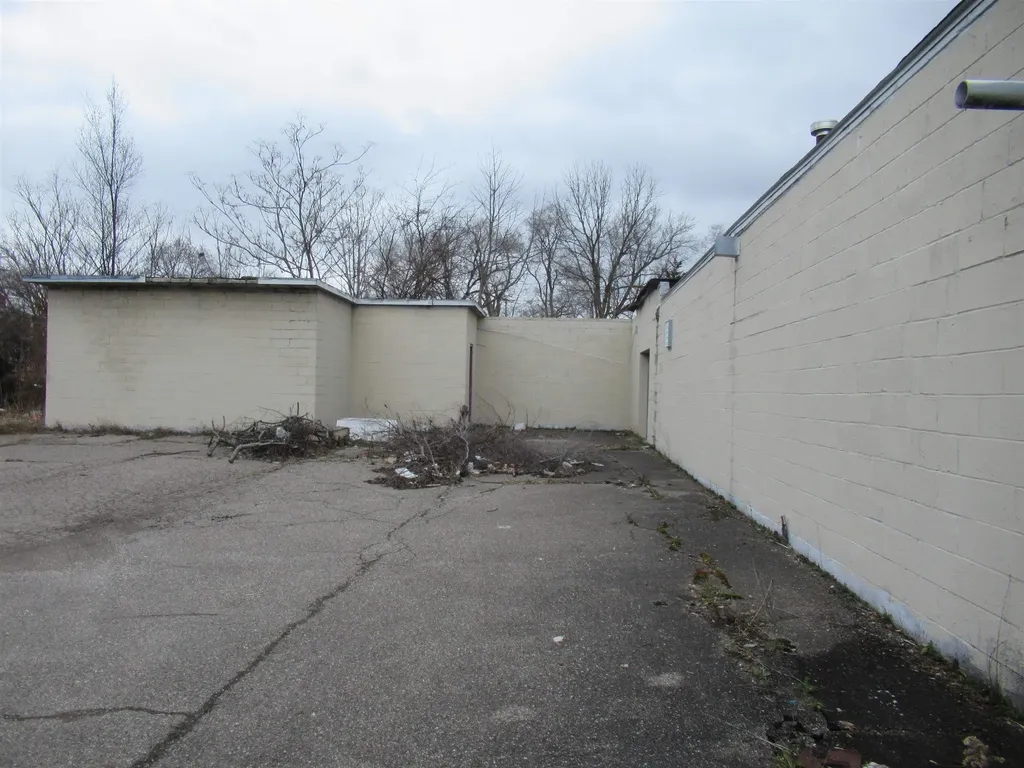 3026 Flushing Road Flint City MI 48504