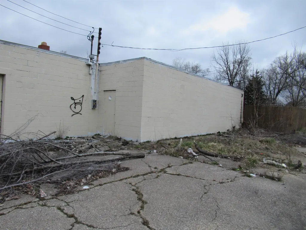 3026 Flushing Road Flint City MI 48504
