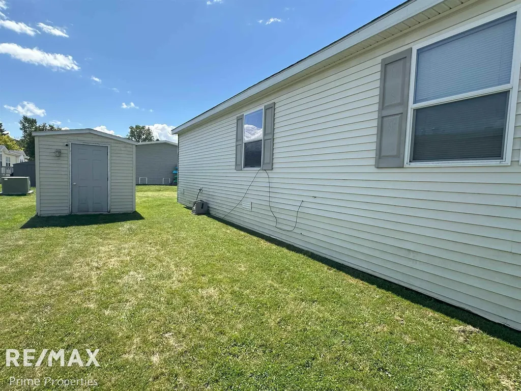 2067 Spruce Way Vienna Charter Township MI 48420