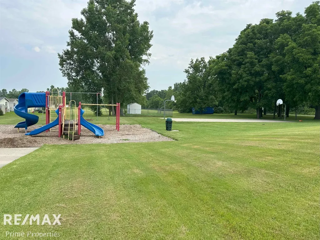 2067 Spruce Way Vienna Charter Township MI 48420