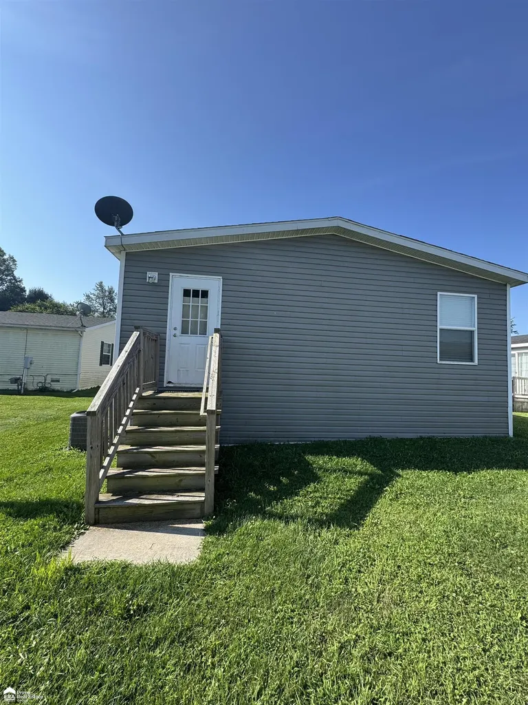 2076 Aspen Lane Vienna Charter Township MI 48420