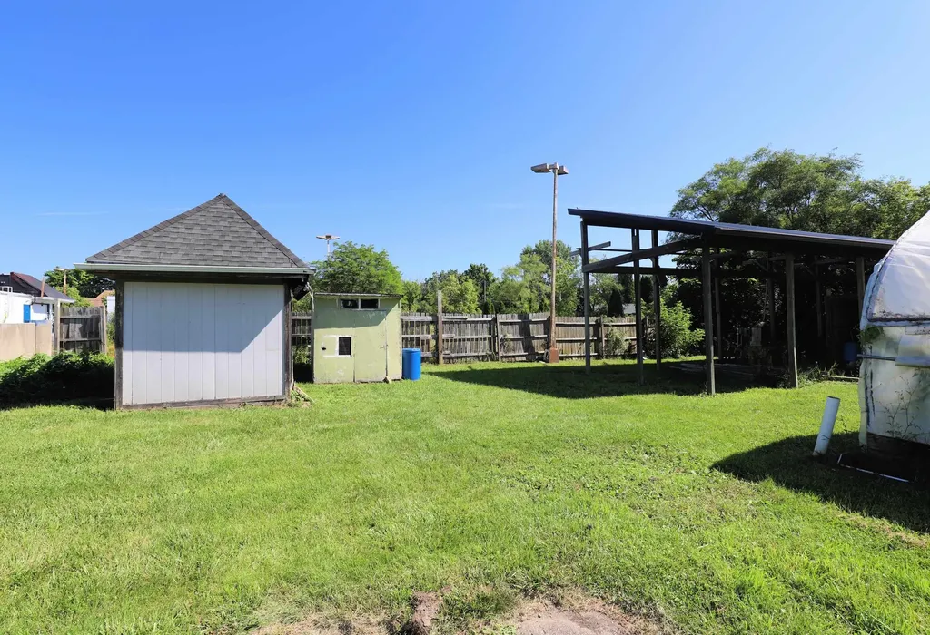 1023 E Princeton Avenue Genesee Charter Township MI 48505