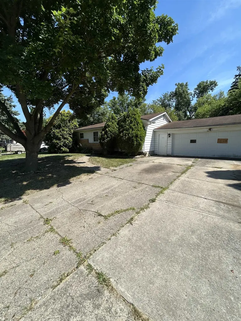 5323 Elmsford Drive Flint Charter Township MI 48532