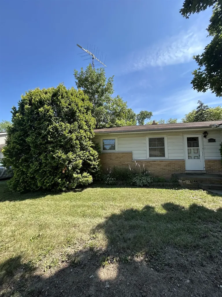 5323 Elmsford Drive Flint Charter Township MI 48532