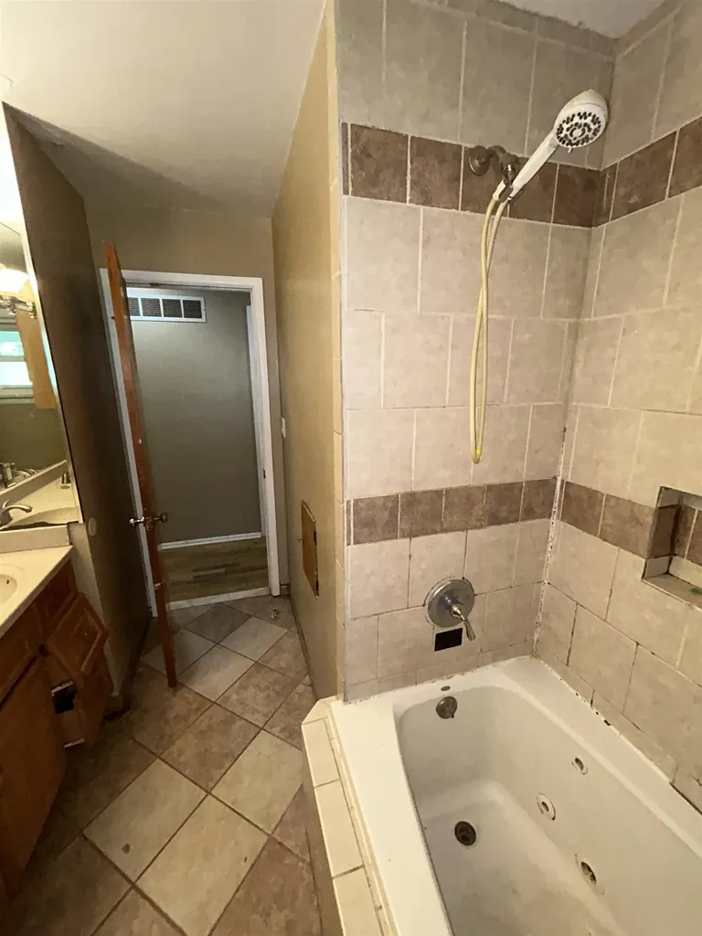 5323 Elmsford Drive Flint Charter Township MI 48532