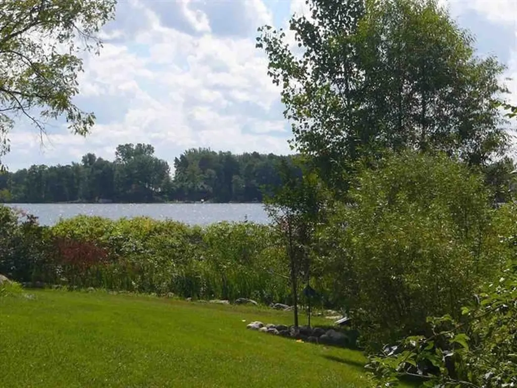 4235 Cahokia Ridge Fenton Charter Township MI 48451