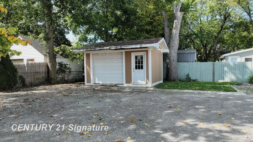 3902 Cuthbertson Street Flint City MI 48507