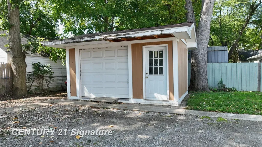 3902 Cuthbertson Street Flint City MI 48507