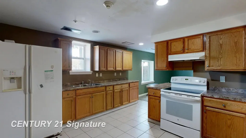 3902 Cuthbertson Street Flint City MI 48507
