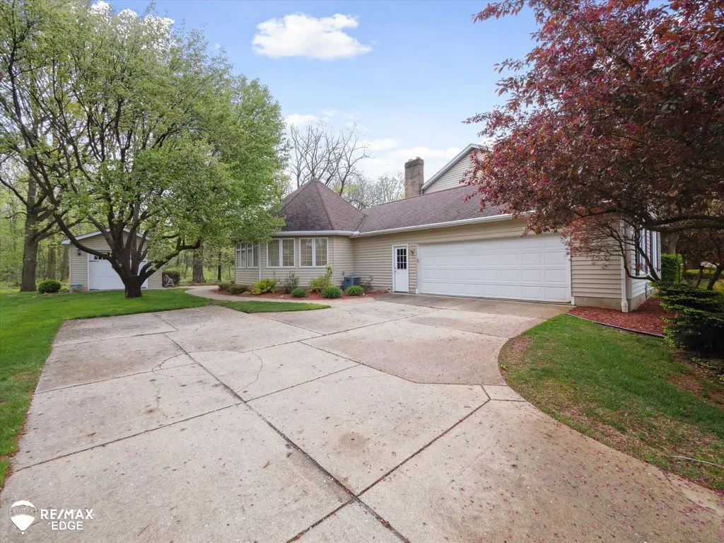 9705 Burning Tree Drive Grand Blanc Charter Township MI 48439