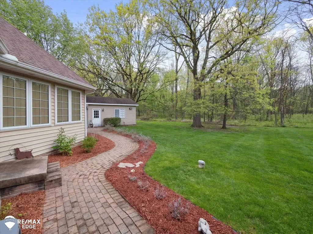 9705 Burning Tree Drive Grand Blanc Charter Township MI 48439