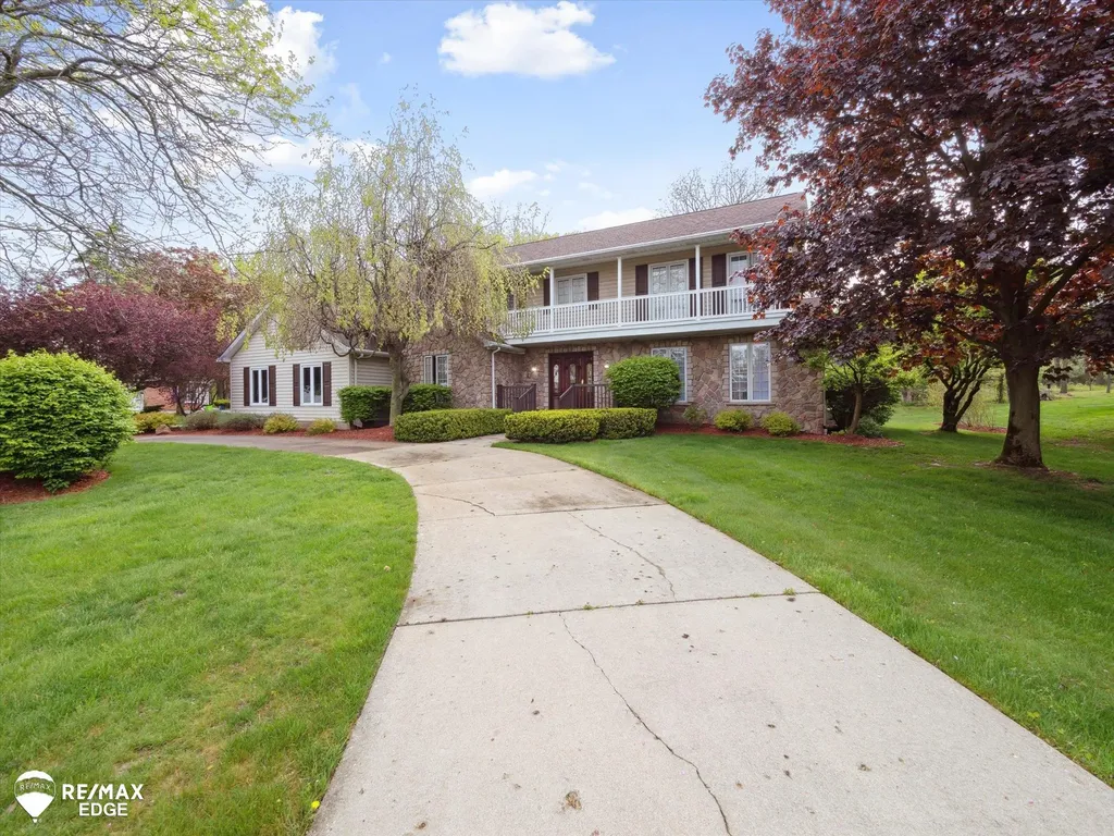 9705 Burning Tree Drive Grand Blanc Charter Township MI 48439