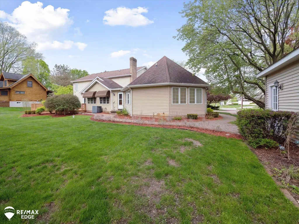 9705 Burning Tree Drive Grand Blanc Charter Township MI 48439