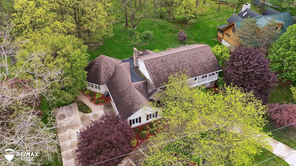 9705 Burning Tree Drive Grand Blanc Charter Township MI 48439