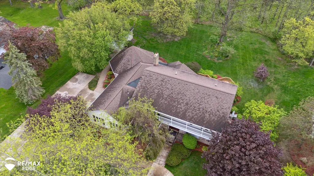9705 Burning Tree Drive Grand Blanc Charter Township MI 48439