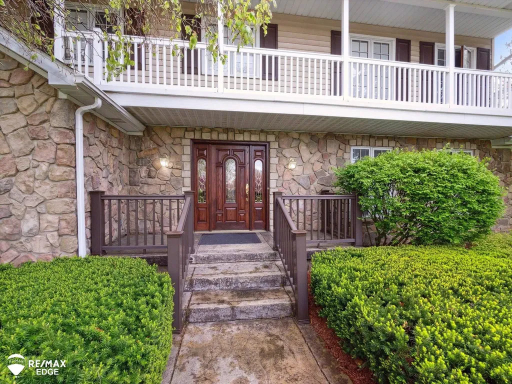 9705 Burning Tree Drive Grand Blanc Charter Township MI 48439