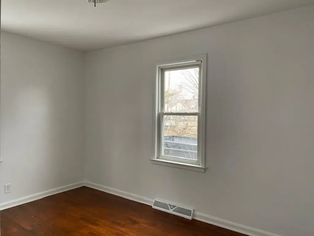 960 Salisbury Avenue Flint Charter Township MI 48532