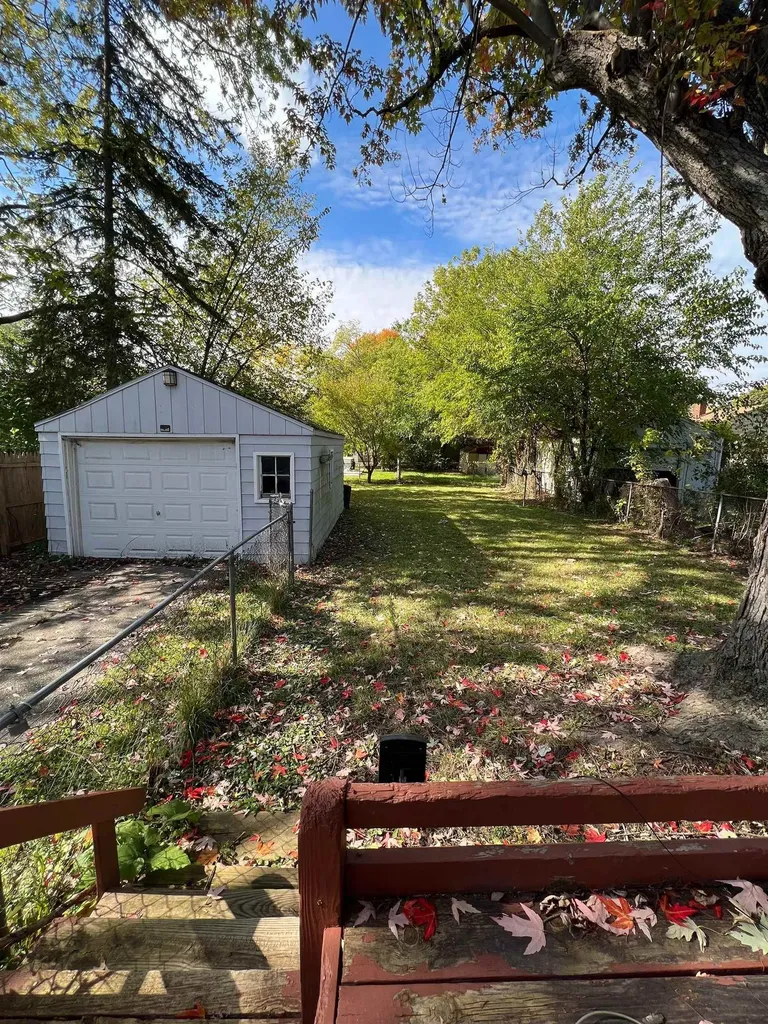 960 Salisbury Avenue Flint Charter Township MI 48532