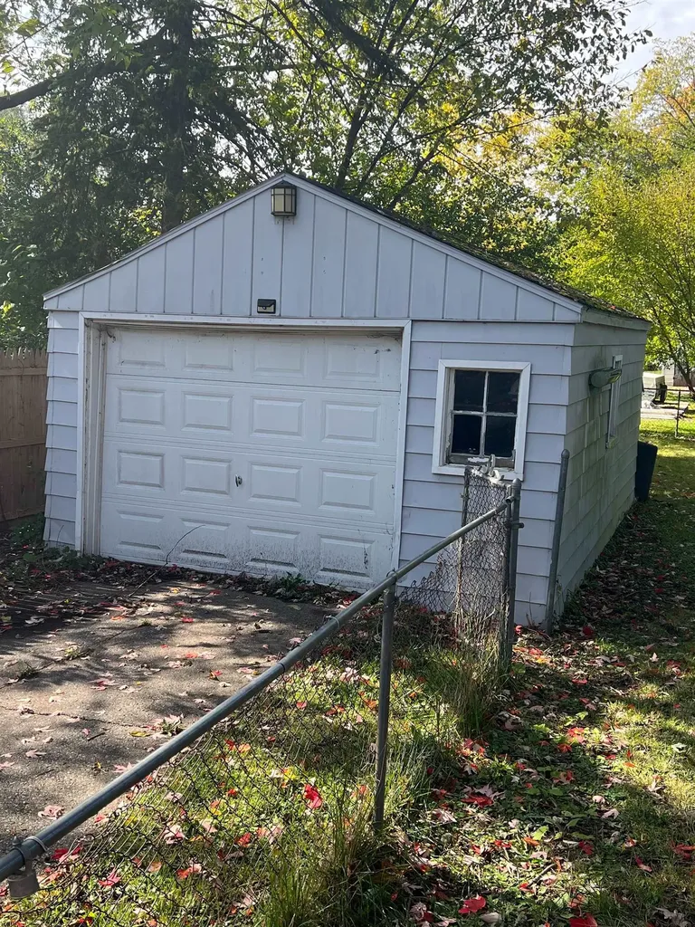 960 Salisbury Avenue Flint Charter Township MI 48532