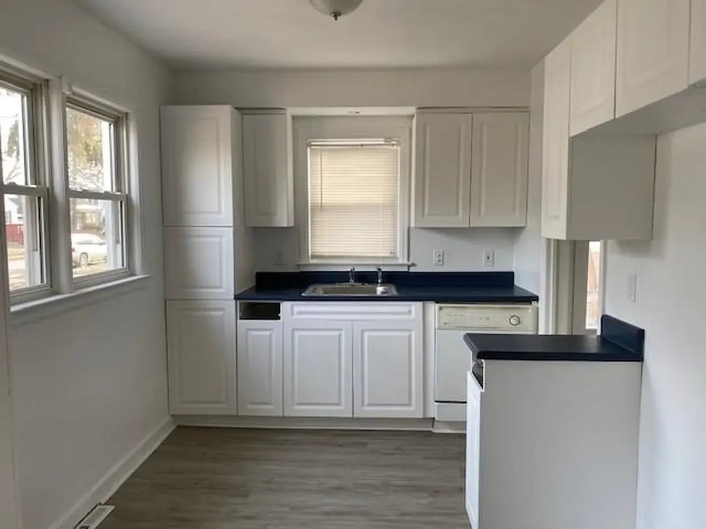 960 Salisbury Avenue Flint Charter Township MI 48532