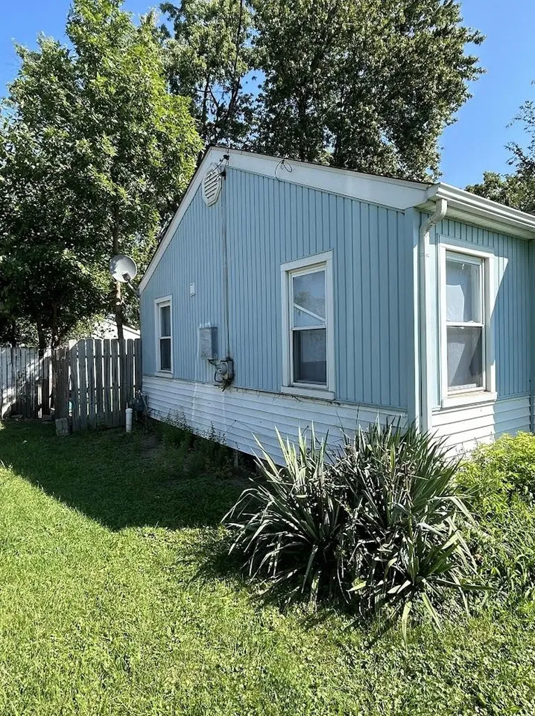 1453 Carman Street Burton City MI 48529