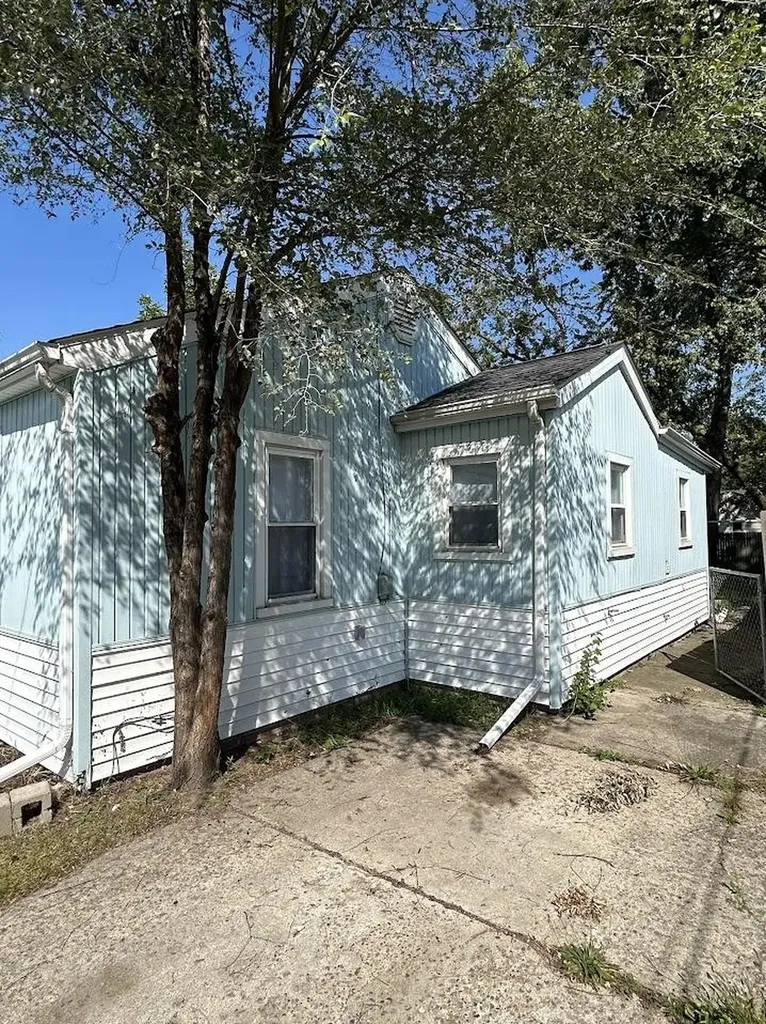 1453 Carman Street Burton City MI 48529