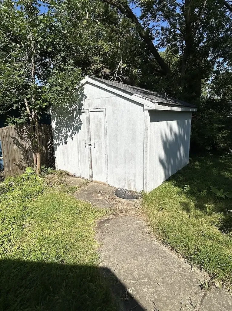 1453 Carman Street Burton City MI 48529