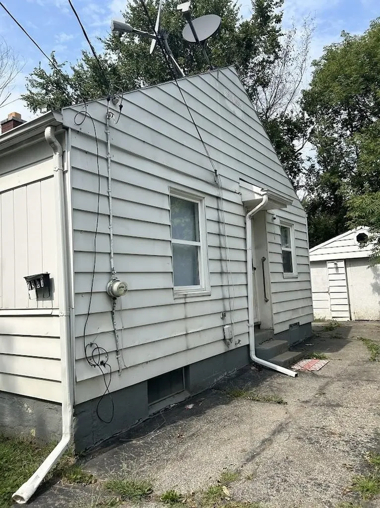 2301 Missouri Avenue Flint City MI 48506