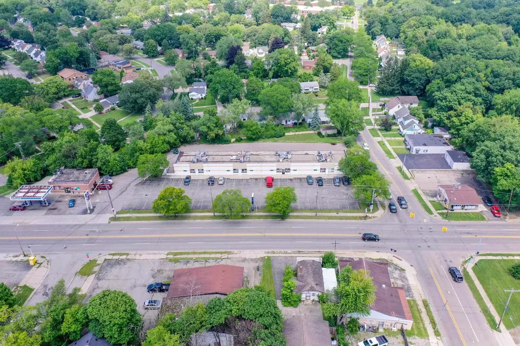 2710 W Court Street Flint City MI 48503