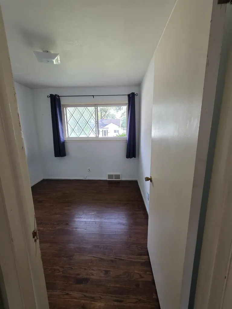 31764 Brown Street Garden City City MI 48135