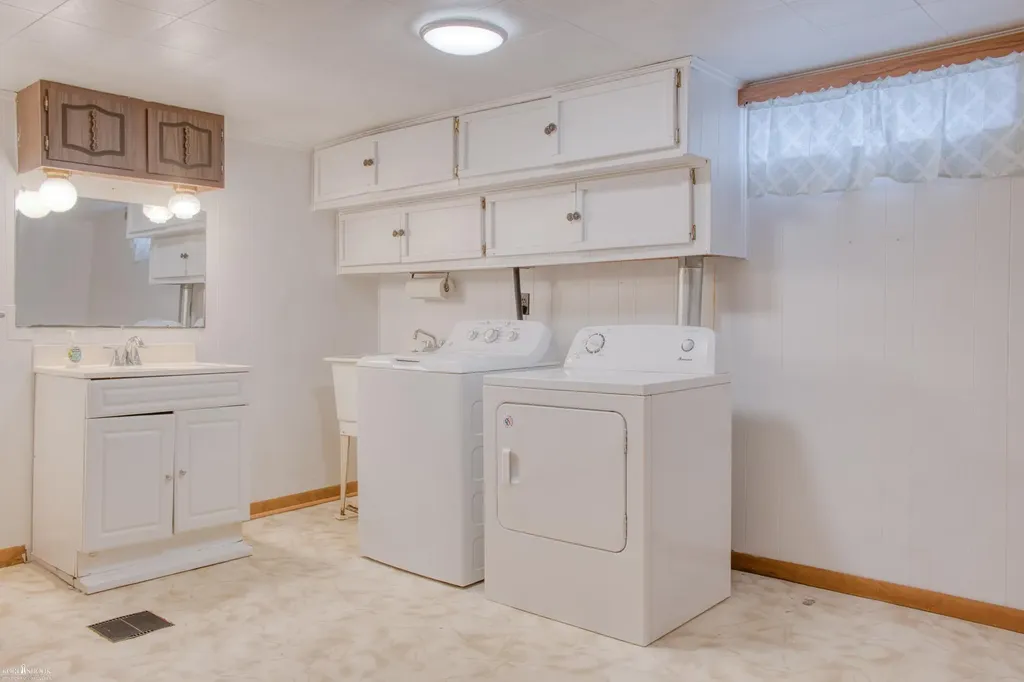 6121 E M 71 Highway Vernon Township MI 48817