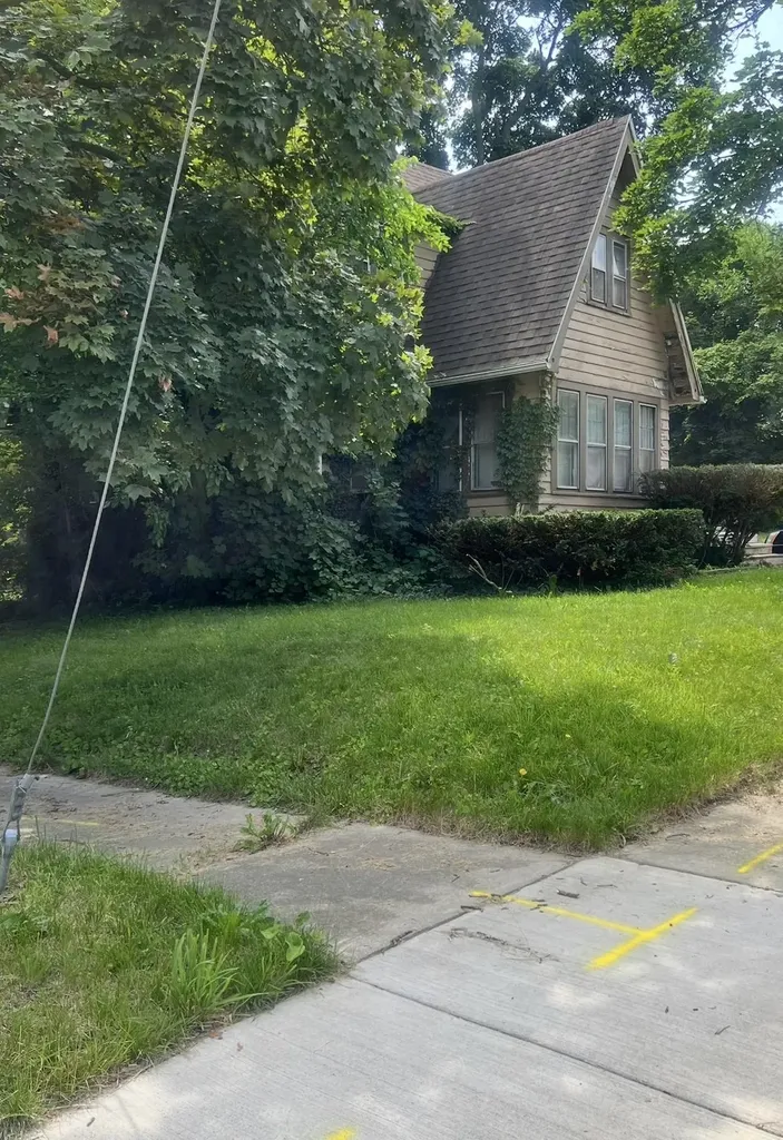 2214 Iroquois Avenue Flint City MI 48503