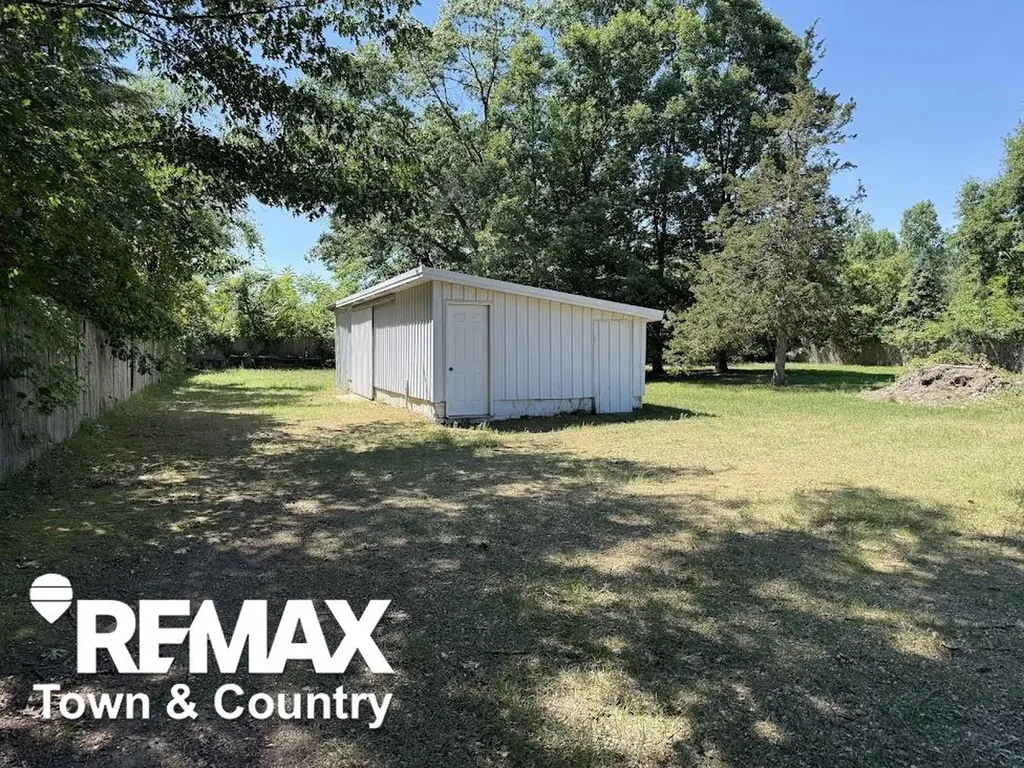 12267 N Saginaw Road Vienna Charter Township MI 48420