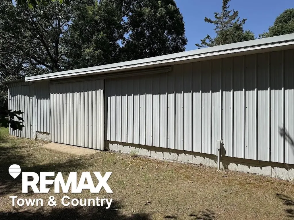 12267 N Saginaw Road Vienna Charter Township MI 48420