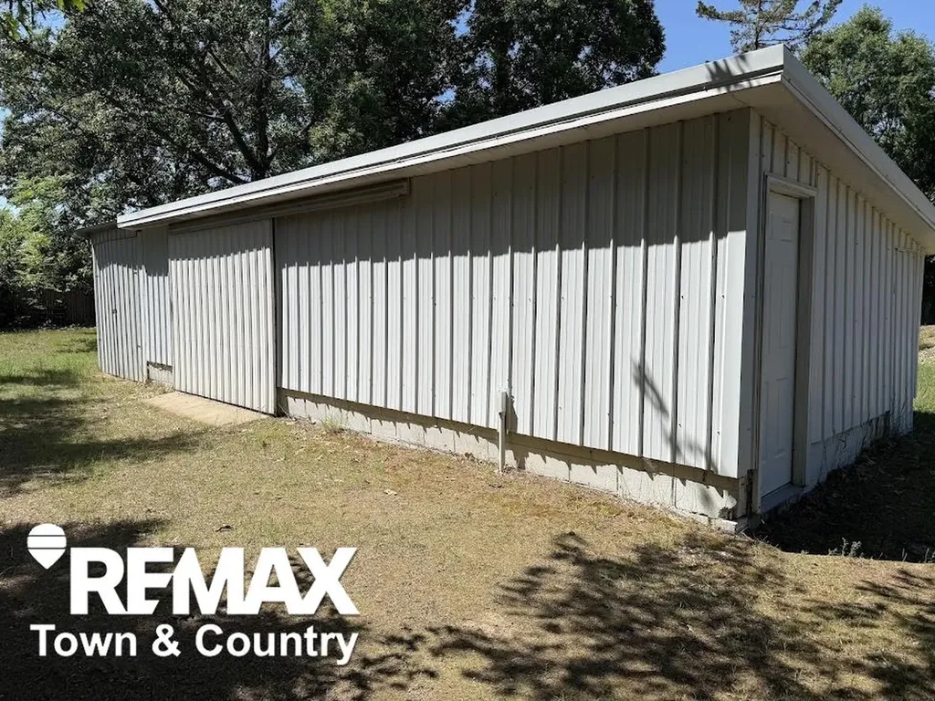 12267 N Saginaw Road Vienna Charter Township MI 48420