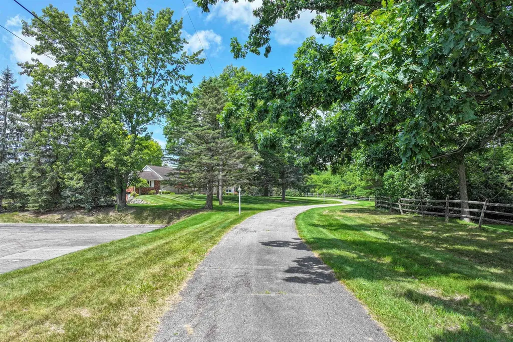 9422 S Saginaw Street Grand Blanc Charter Township MI 48439