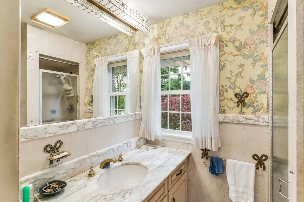 9422 S Saginaw Street Grand Blanc Charter Township MI 48439