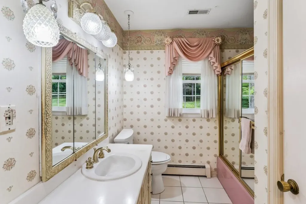 9422 S Saginaw Street Grand Blanc Charter Township MI 48439