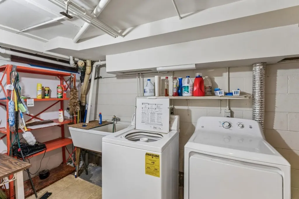 9422 S Saginaw Street Grand Blanc Charter Township MI 48439