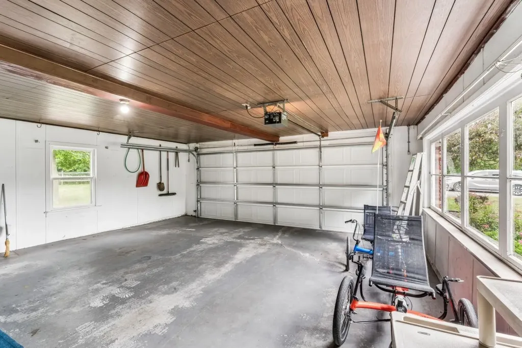 9422 S Saginaw Street Grand Blanc Charter Township MI 48439